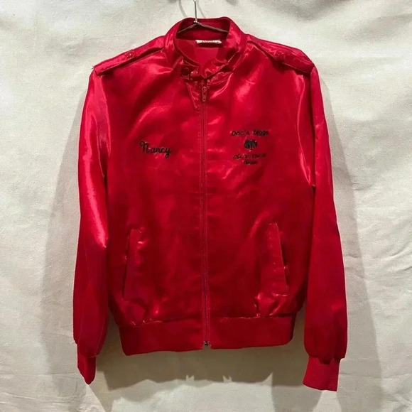 Vintage | 80s Satin "Doc's Digs" Zip Up Embroidered Bar Jacket - Red / Sz M - Picture 2 of 8